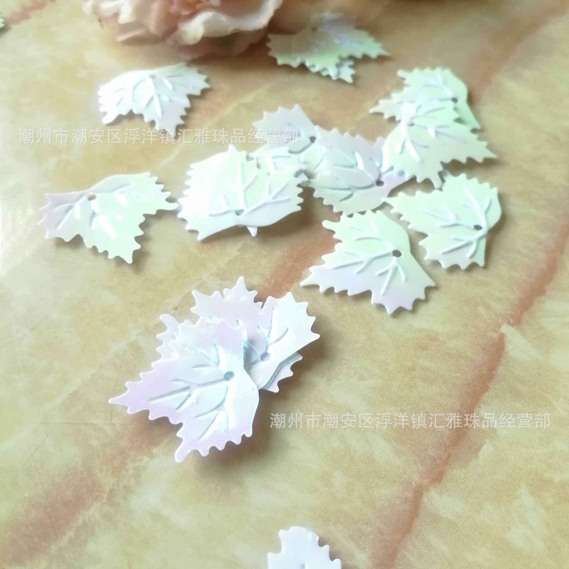 秋冬圣誕季潮流之選 混色乳片、楓葉亮片DIY美甲與服裝輔料